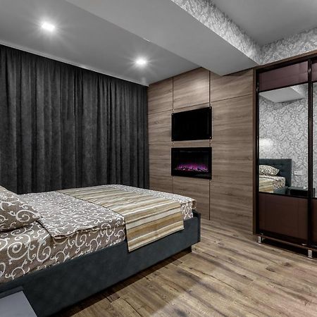 Apartment In The Center! Panoramic Windows! Fireplace! Chişinǎu Buitenkant foto