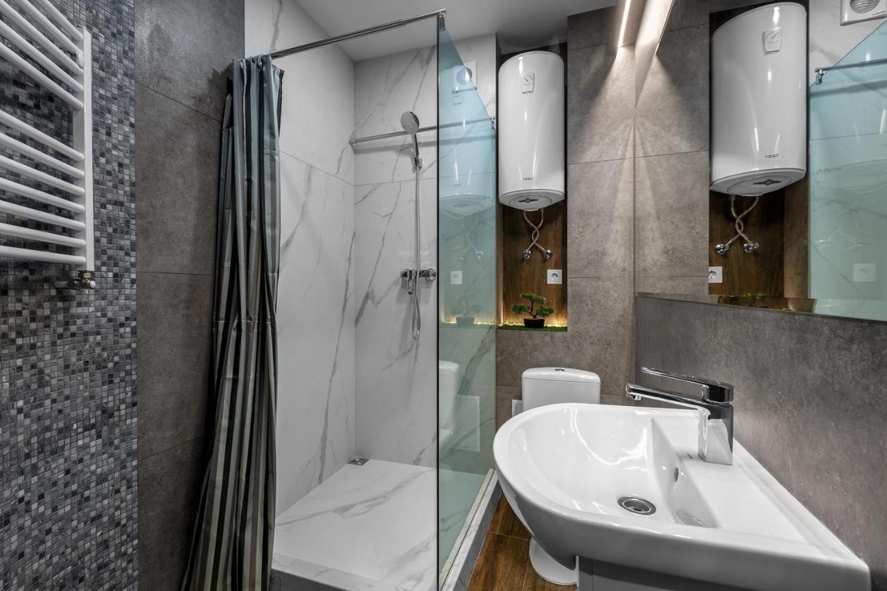 Apartment In The Center! Panoramic Windows! Fireplace! Chişinǎu Buitenkant foto