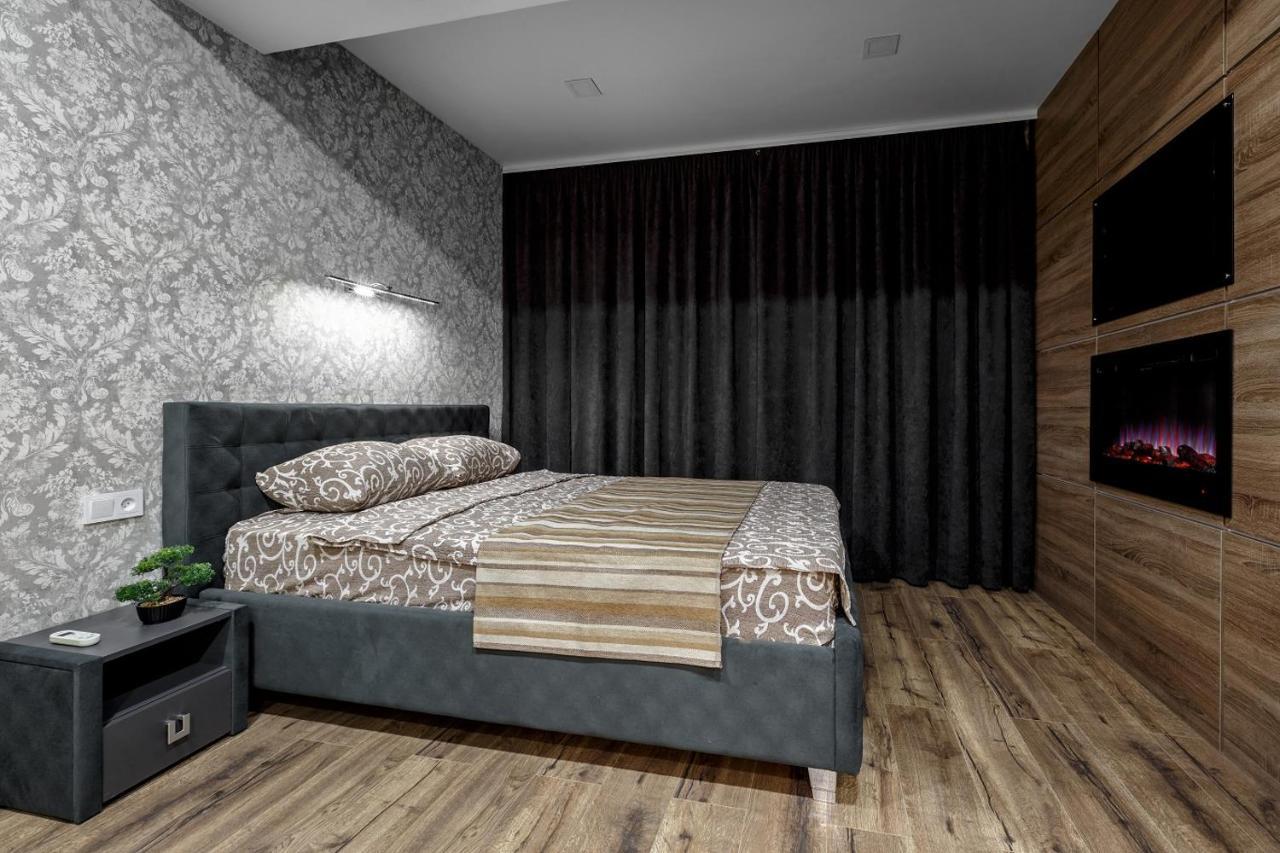 Apartment In The Center! Panoramic Windows! Fireplace! Chişinǎu Buitenkant foto