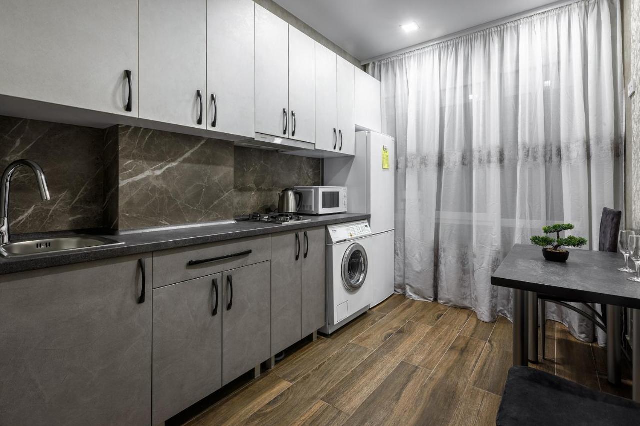 Apartment In The Center! Panoramic Windows! Fireplace! Chişinǎu Buitenkant foto
